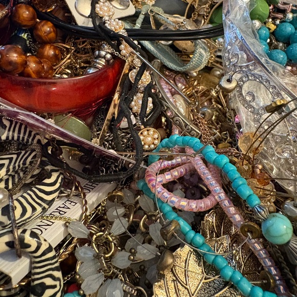 5lbs Assorted Craft Jewelry Broken and Damaged Bag 005 / 4lbs 14oz - Picture 2 of 9